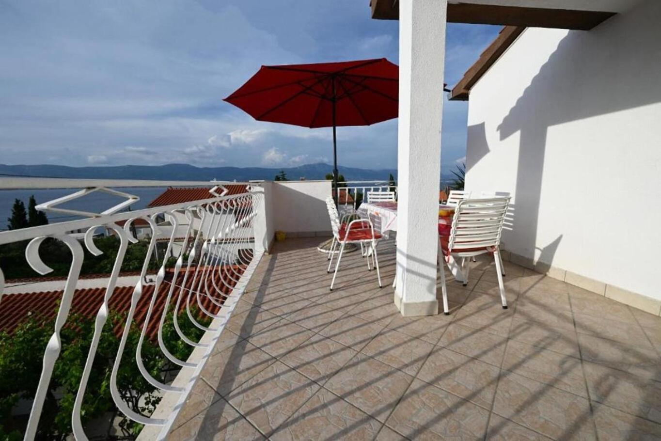 Apartment Mihovilovic Слатине Екстер'єр фото